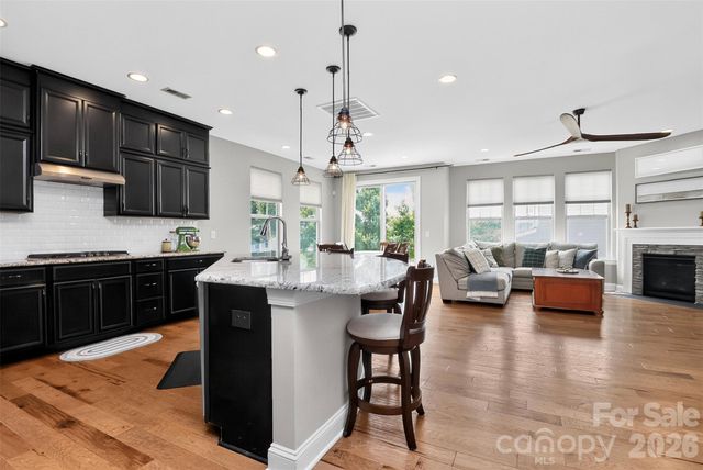 128 Creekside Crossing Lane, Mooresville, NC 28117
