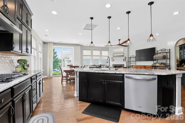 128 Creekside Crossing Lane, Mooresville, NC 28117