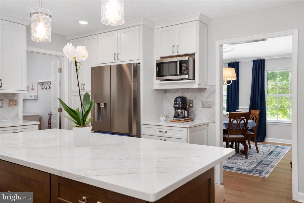 Image 10 of property listing at 645 PLANTATION BLVD, West River, MD 20778