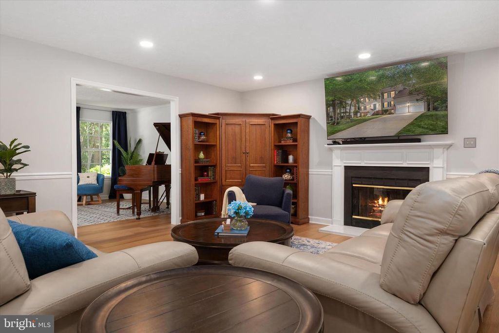 Image 13 of property listing at 645 PLANTATION BLVD, West River, MD 20778