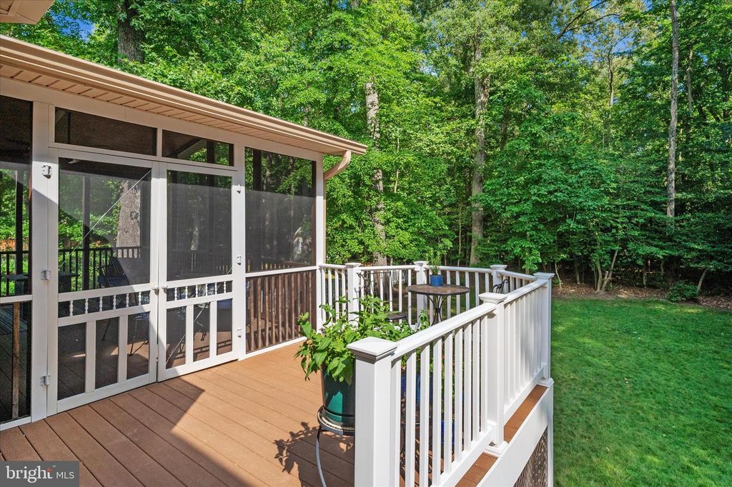 Image 17 of property listing at 645 PLANTATION BLVD, West River, MD 20778