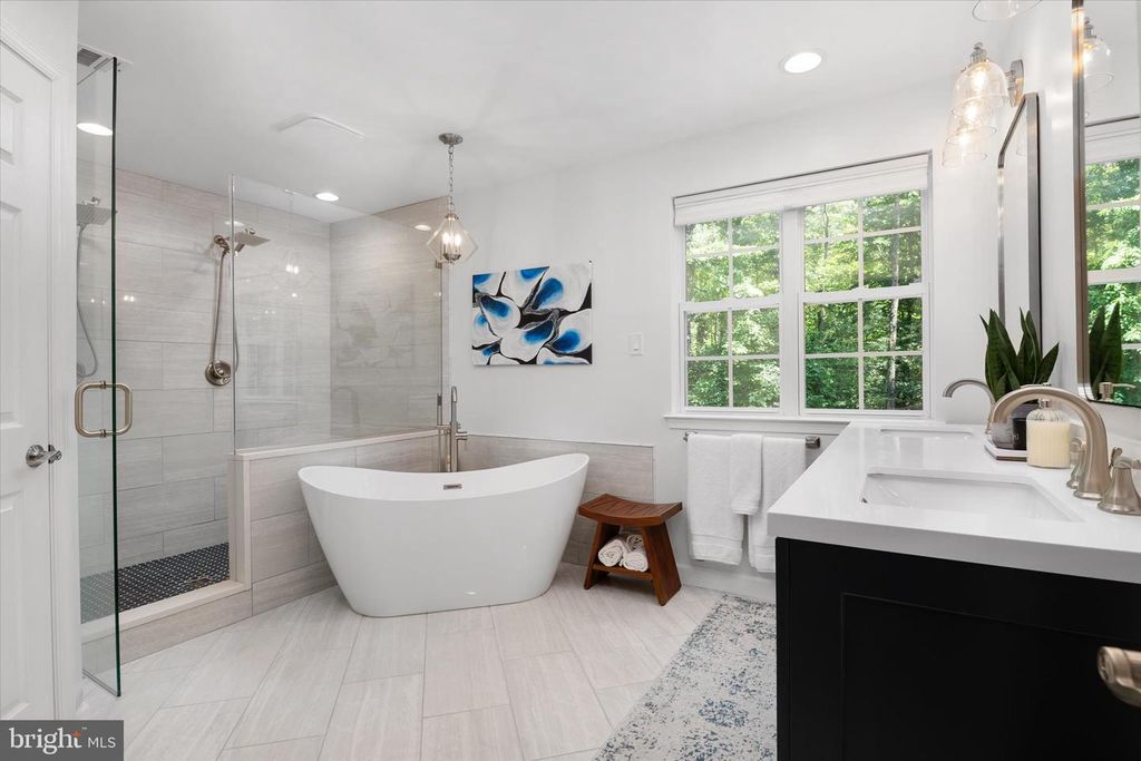 Image 24 of property listing at 645 PLANTATION BLVD, West River, MD 20778