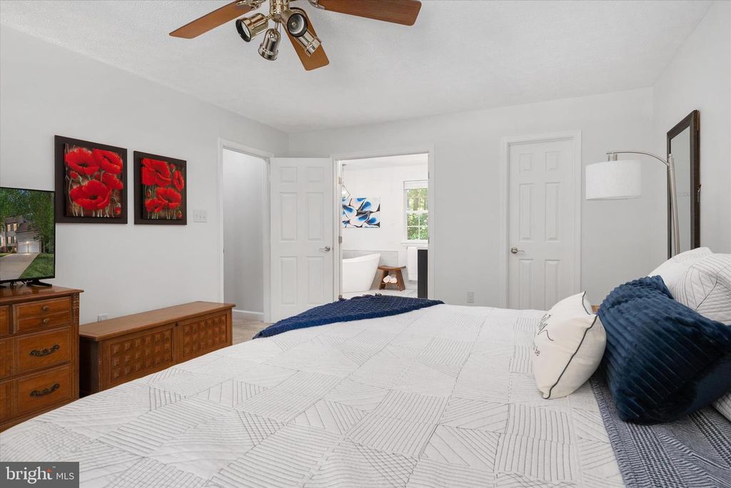 Image 28 of property listing at 645 PLANTATION BLVD, West River, MD 20778