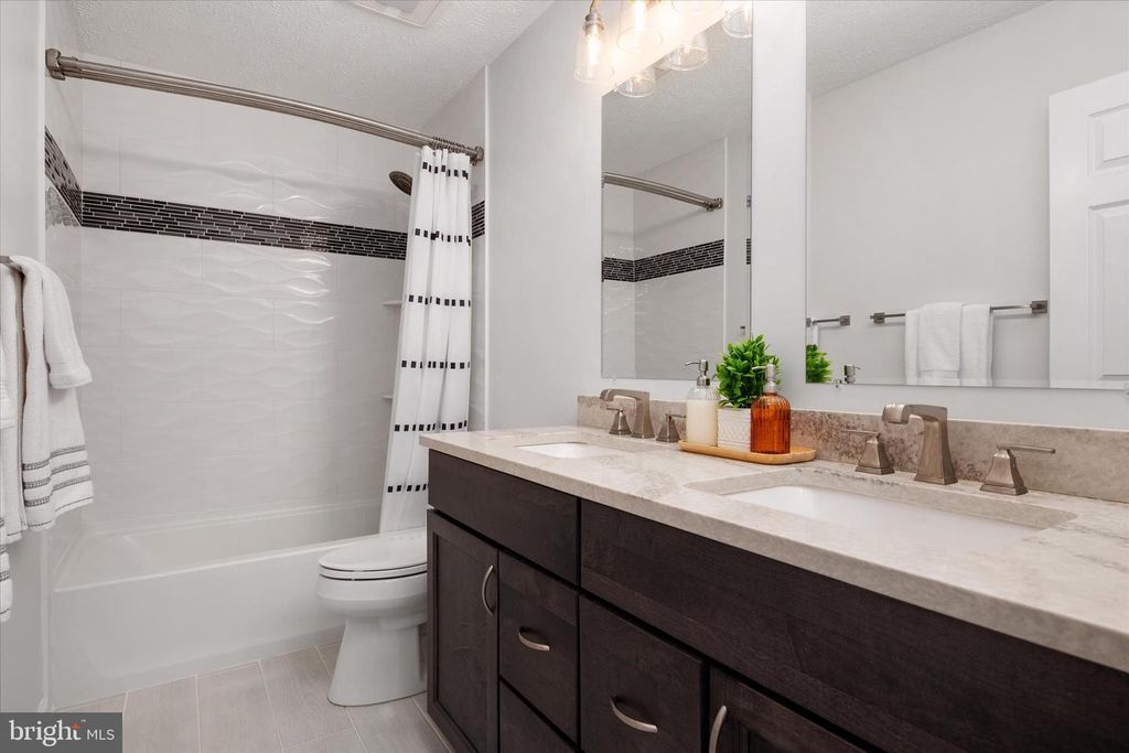 Image 33 of property listing at 645 PLANTATION BLVD, West River, MD 20778
