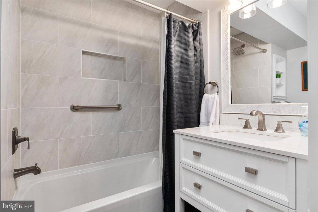 Image 40 of property listing at 645 PLANTATION BLVD, West River, MD 20778