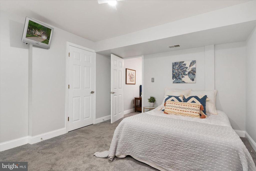 Image 41 of property listing at 645 PLANTATION BLVD, West River, MD 20778