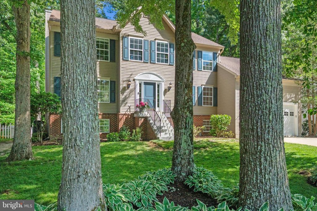 Image 54 of property listing at 645 PLANTATION BLVD, West River, MD 20778