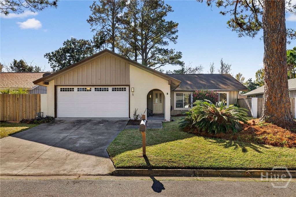 5 Chantilly Court, Savannah, GA 31419