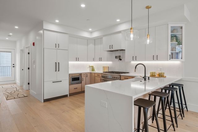 136 West 8th 3, Boston, MA 02127