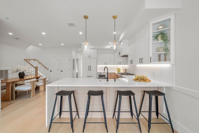 136 West 8th 3, Boston, MA 02127