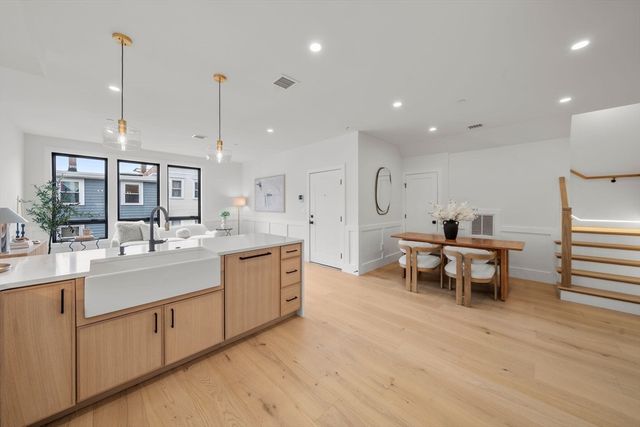 136 West 8th 3, Boston, MA 02127