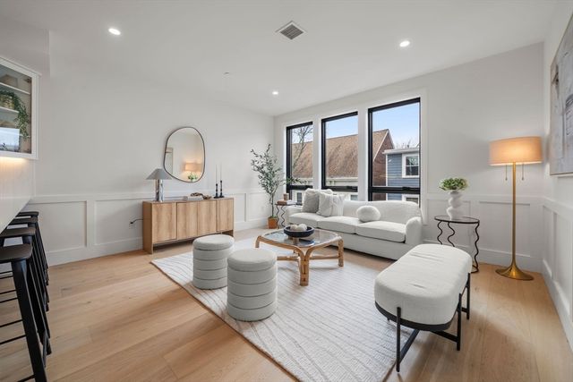 136 West 8th 3, Boston, MA 02127