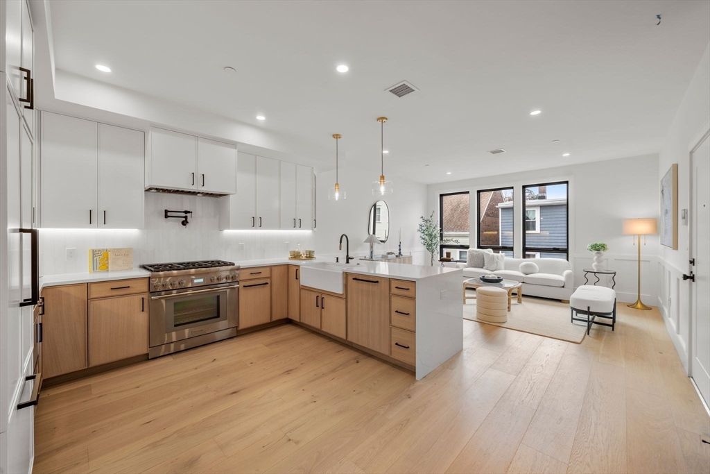 136 West 8th 3, Boston, MA 02127