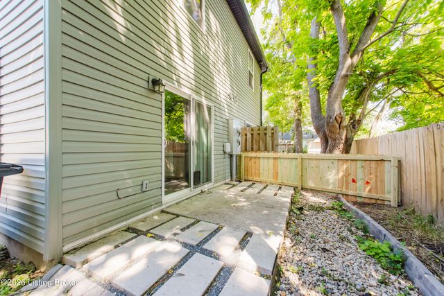 908 Mechanic St, Jeffersonville, IN 47130