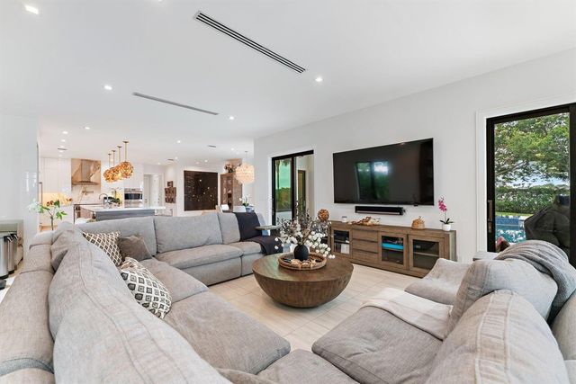 8818 SE Riverfront Terrace, Jupiter, FL 33469