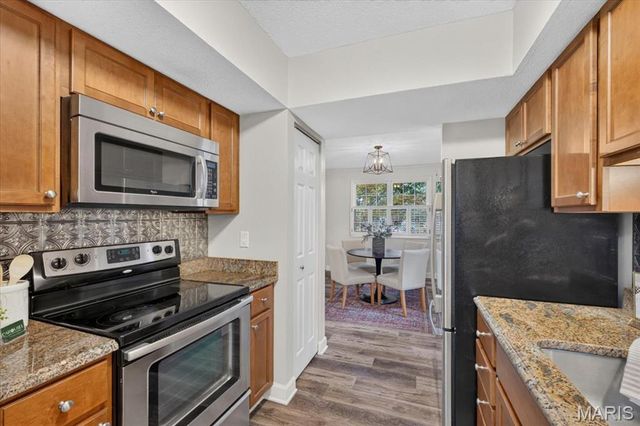 9066 W Swan Circle Drive, Brentwood, MO 63144