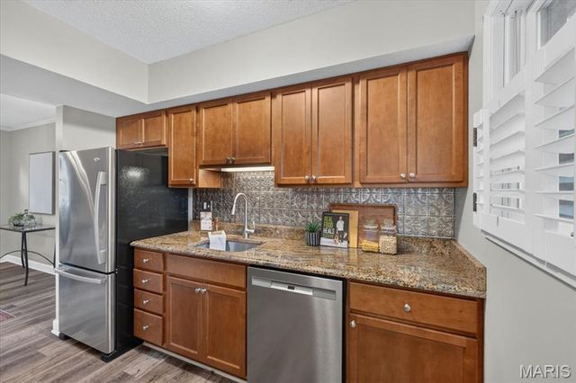 9066 W Swan Circle Drive, Brentwood, MO 63144