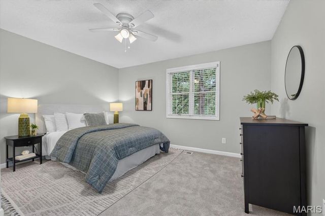9066 W Swan Circle Drive, Brentwood, MO 63144