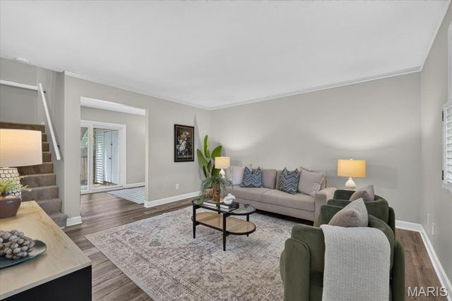 9066 W Swan Circle Drive, Brentwood, MO 63144