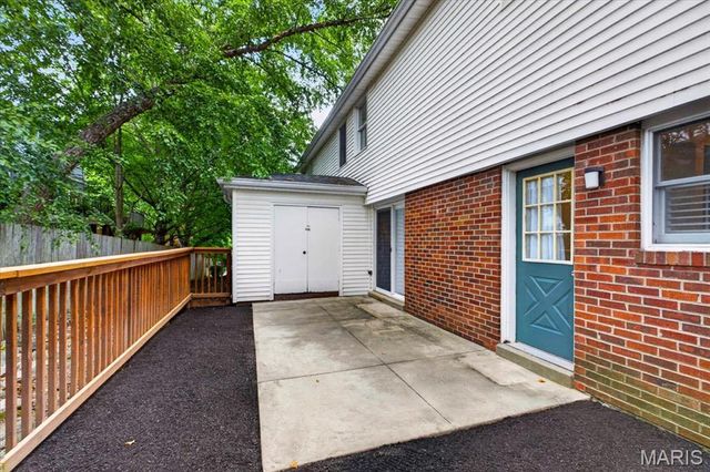 9066 W Swan Circle Drive, Brentwood, MO 63144