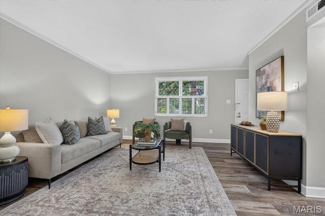 9066 W Swan Circle Drive, Brentwood, MO 63144