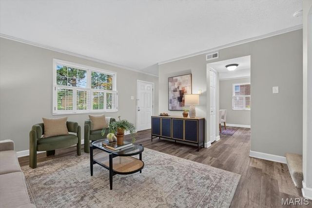 9066 W Swan Circle Drive, Brentwood, MO 63144