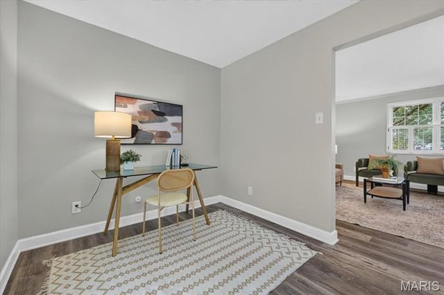 9066 W Swan Circle Drive, Brentwood, MO 63144