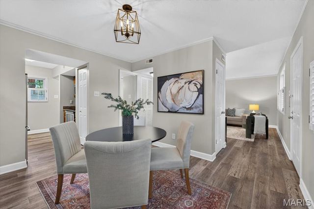 9066 W Swan Circle Drive, Brentwood, MO 63144