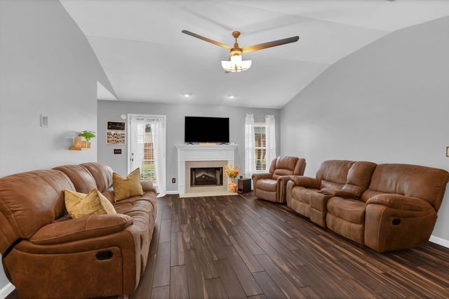 2032 Red Jacket Trce, Spring Hill, TN 37174