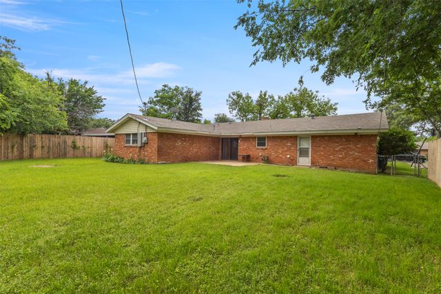 1021 Blue Lake, Fort Worth, TX 76103