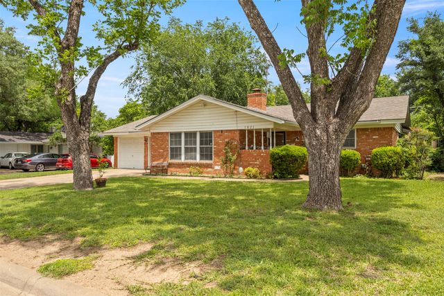 1021 Blue Lake, Fort Worth, TX 76103