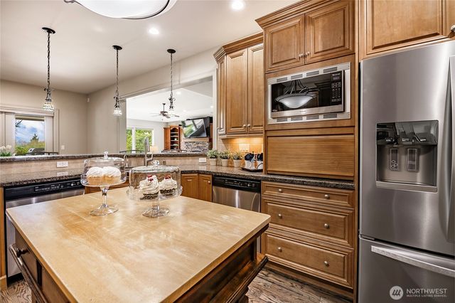 8660 Great Horned Owl Lane, Blaine, WA 98230