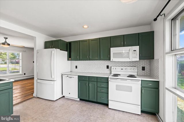 1104 FIRESIDE CT, York, PA 17404