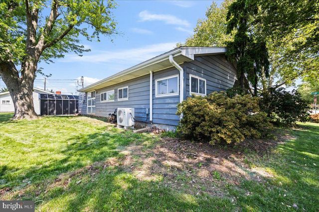 1104 FIRESIDE CT, York, PA 17404