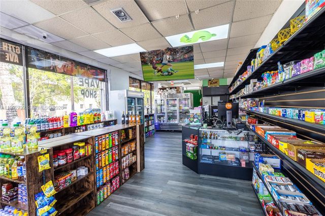 1001 sw 67th av, West Miami, FL 33144