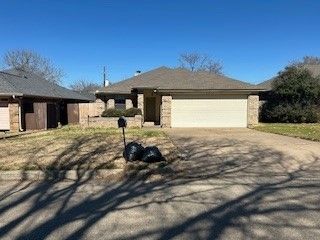 4211 Meadow Park Drive, Arlington, TX 76017
