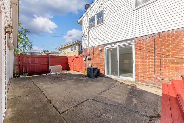 135 N Floyd Lane, Chicago Heights, IL 60411