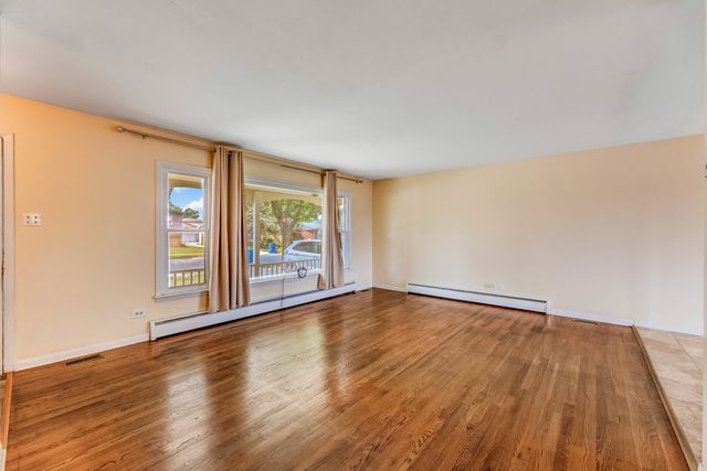 135 N Floyd Lane, Chicago Heights, IL 60411