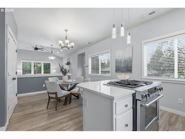 7704 Sw CRESMOOR Dr, Beaverton, OR 97008