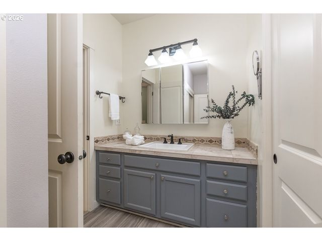 7704 Sw CRESMOOR Dr, Beaverton, OR 97008