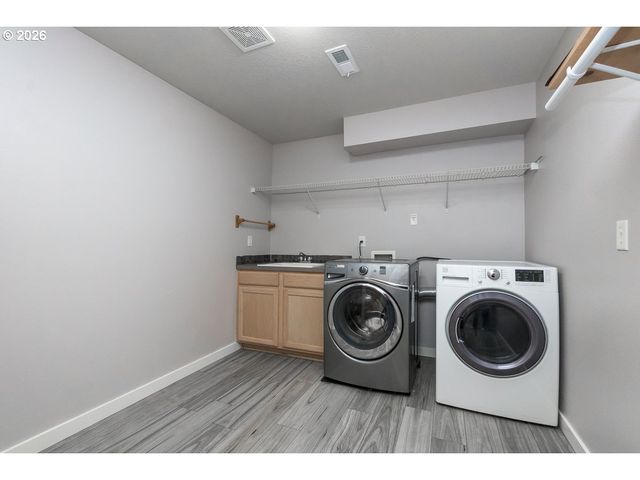 7704 Sw CRESMOOR Dr, Beaverton, OR 97008