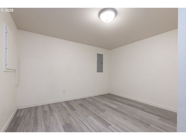 7704 Sw CRESMOOR Dr, Beaverton, OR 97008