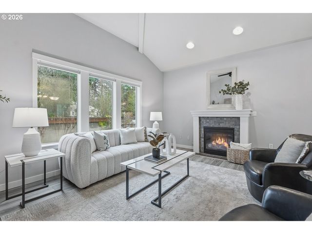 7704 Sw CRESMOOR Dr, Beaverton, OR 97008