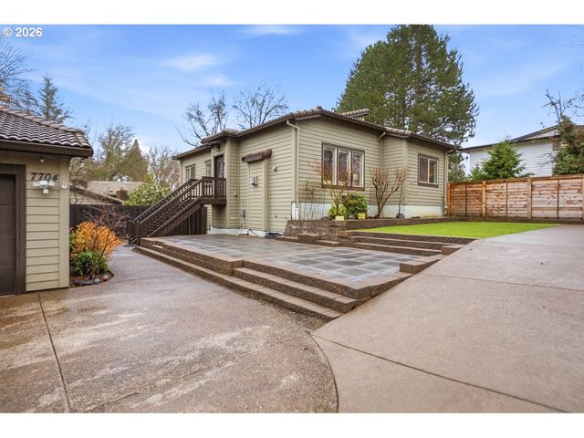 7704 Sw CRESMOOR Dr, Beaverton, OR 97008