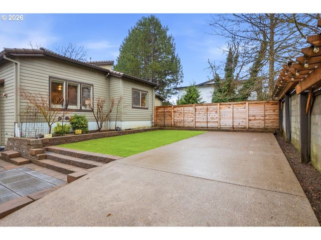 7704 Sw CRESMOOR Dr, Beaverton, OR 97008