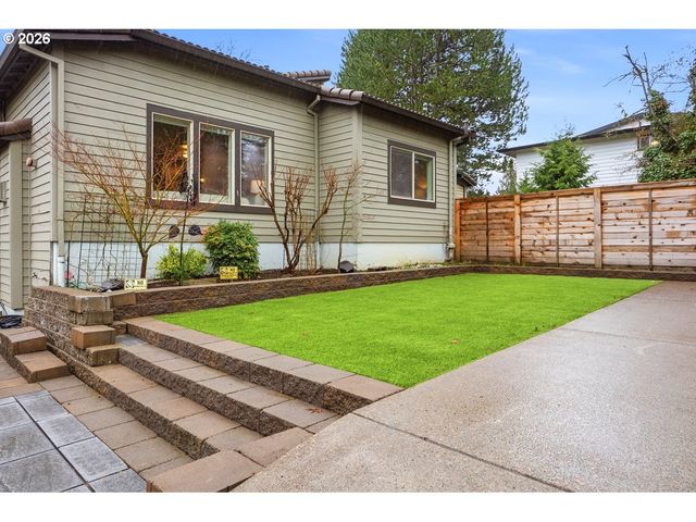 7704 Sw CRESMOOR Dr, Beaverton, OR 97008