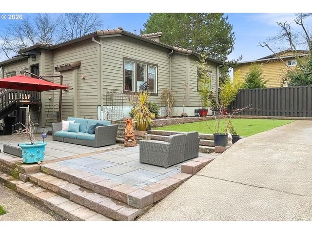 7704 Sw CRESMOOR Dr, Beaverton, OR 97008