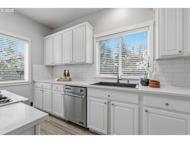 7704 Sw CRESMOOR Dr, Beaverton, OR 97008