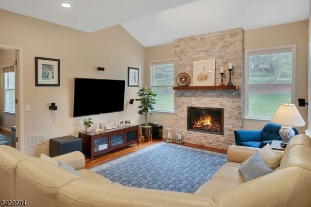 26 Rainbow Dr, Long Hill Twp., NJ 07946