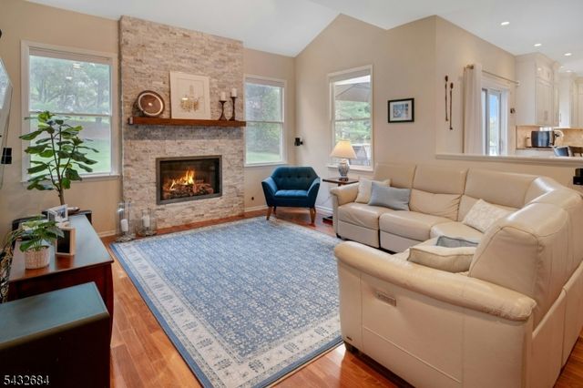 26 Rainbow Dr, Long Hill Twp., NJ 07946